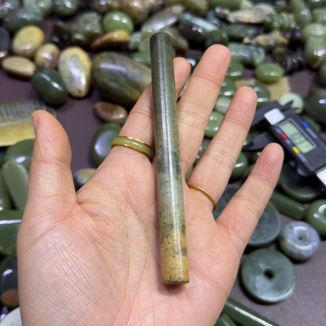 A***家岫岩河磨玉（透闪石质玉）未镶嵌颈饰