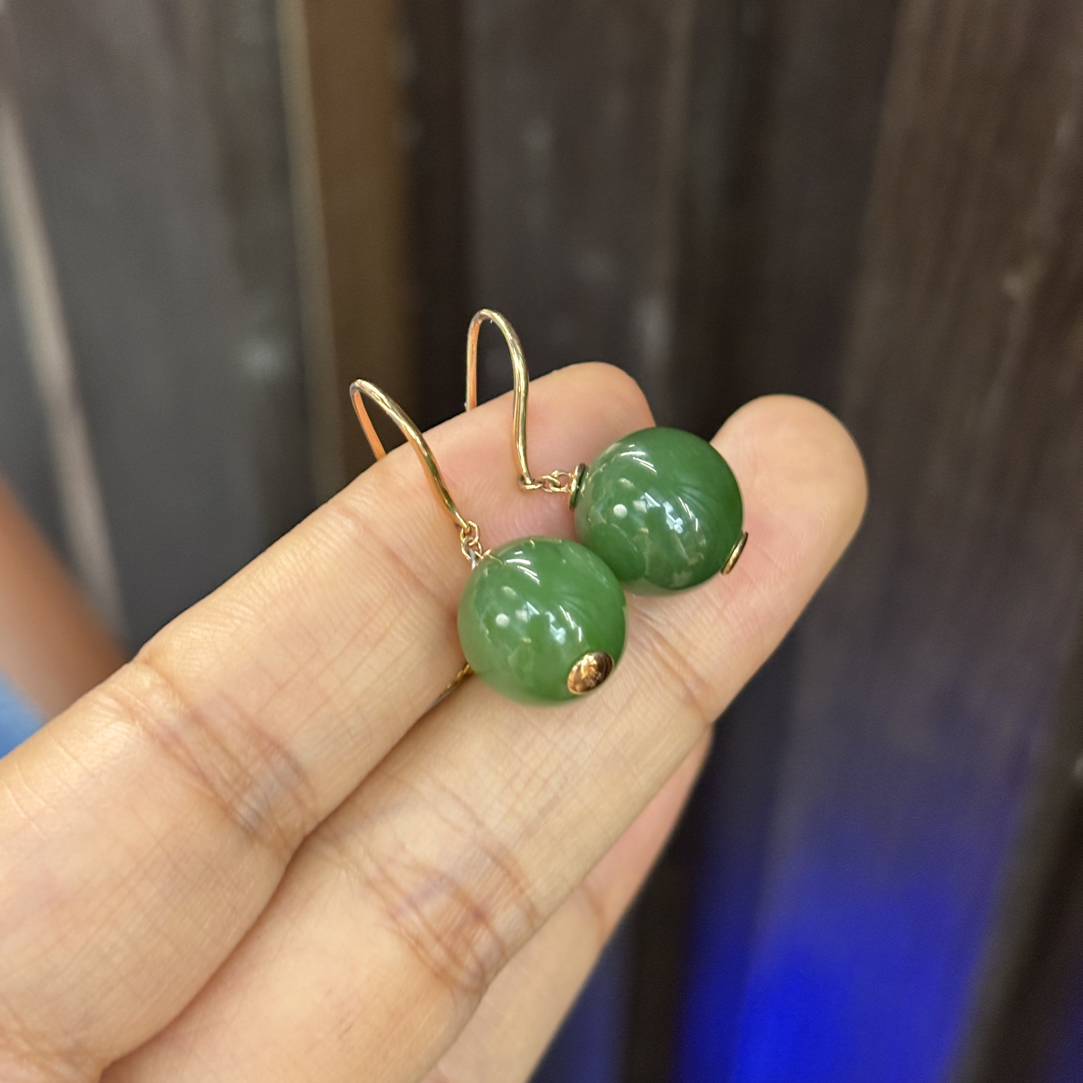 030762 和田玉俄料碧玉18k金镶嵌耳坠11.3mm