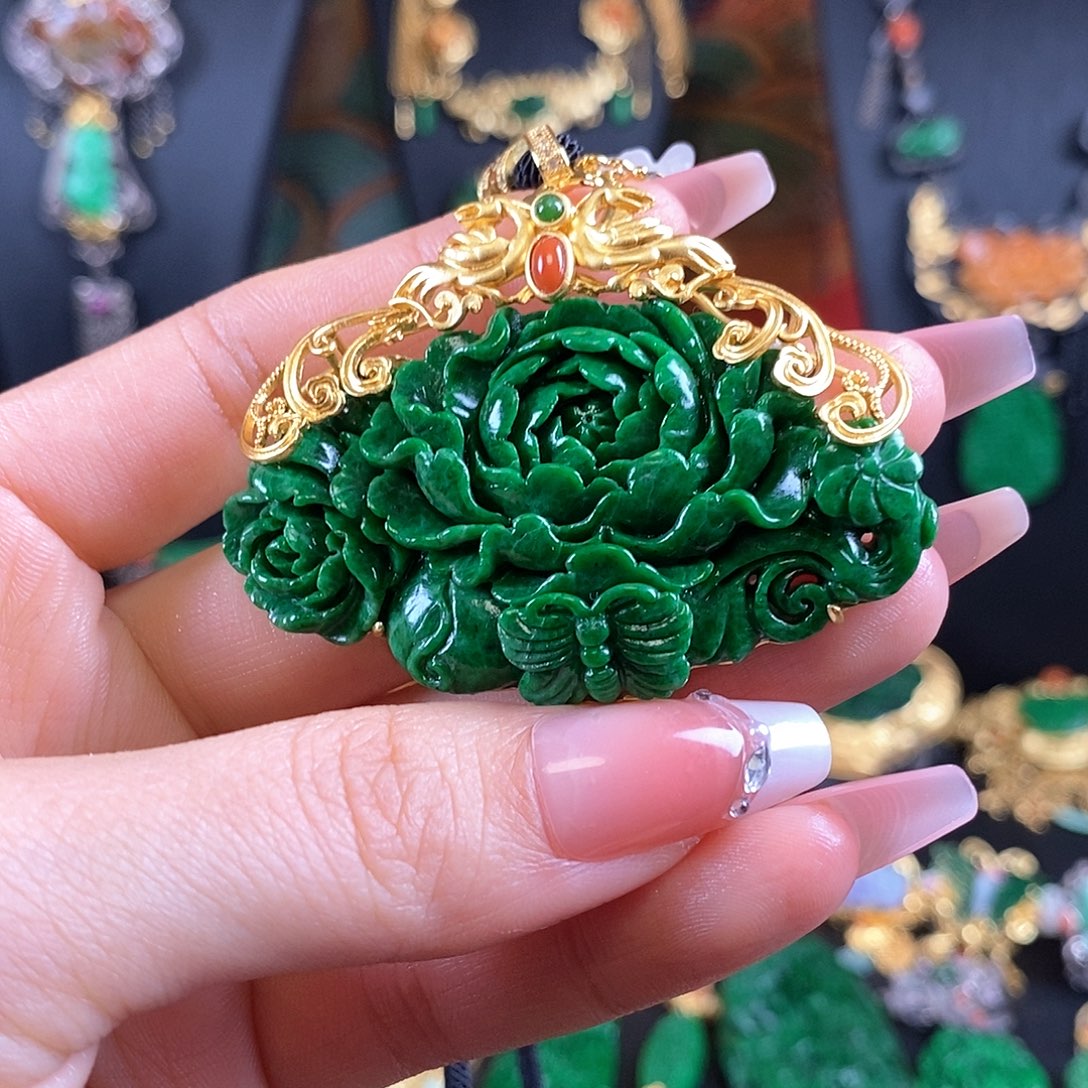 翡翠未镶嵌颈饰吊坠