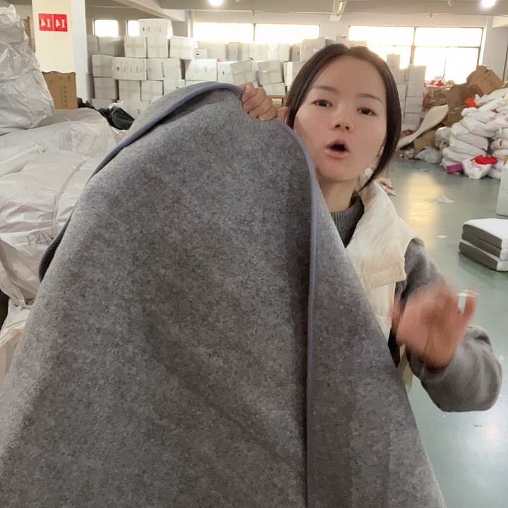 灰色热热毯150*170啦啦啦啦