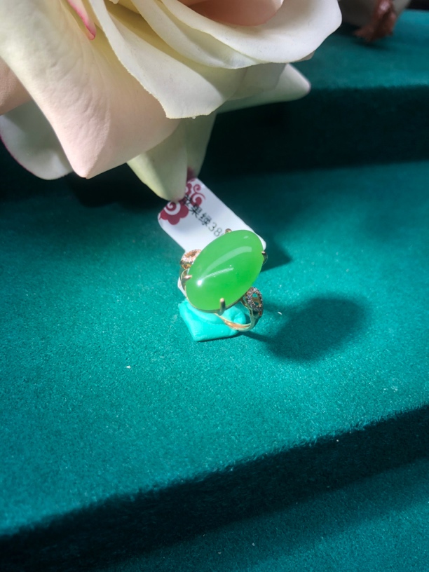18k碧玉戒指时尚潮流经典苹果绿