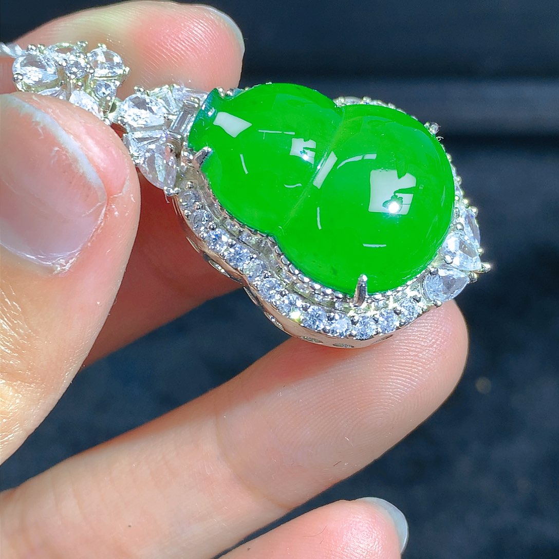 翡翠颈饰银S925镶嵌吊坠