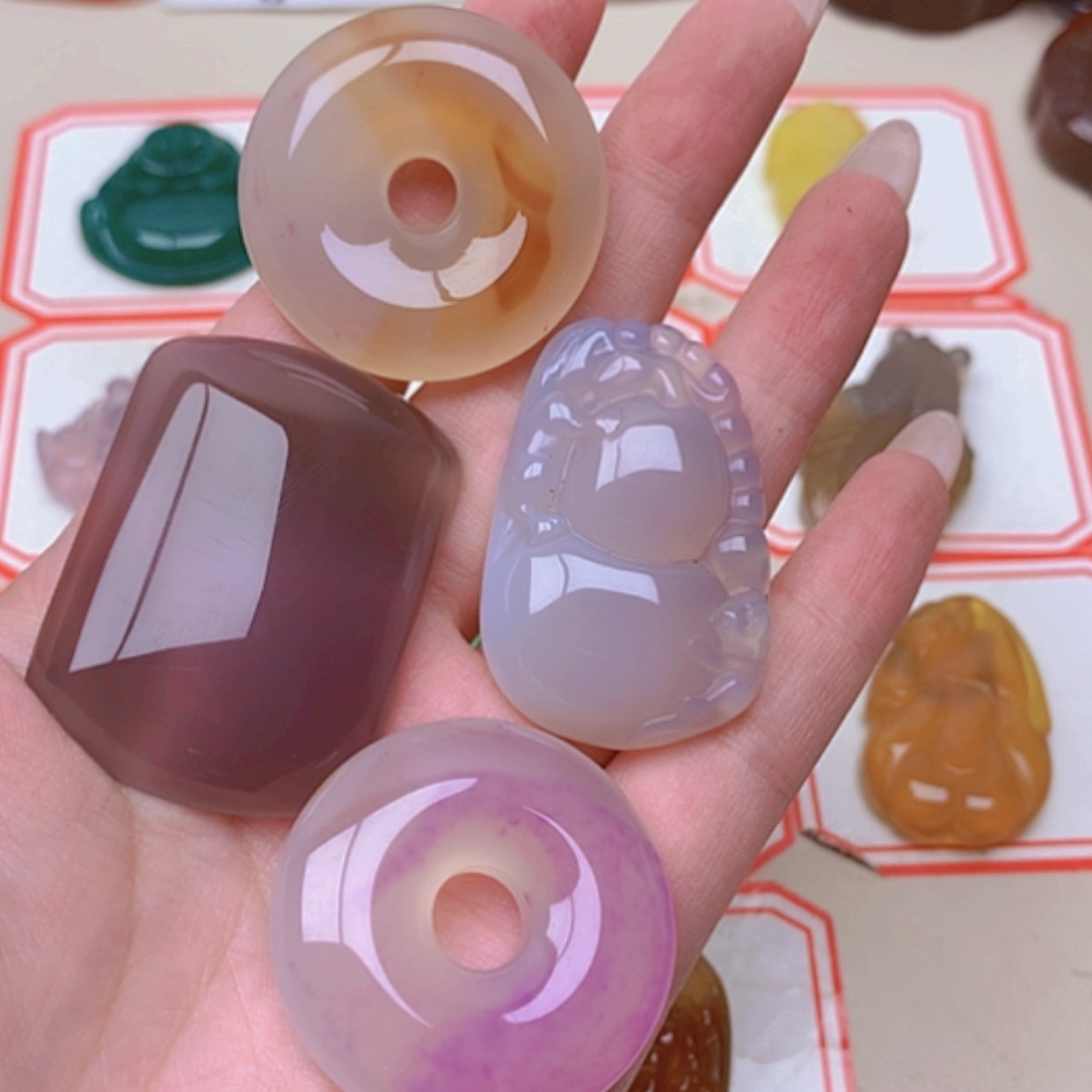 【闪购商品】玛瑙/玉髓未镶嵌珠宝半成品似**年