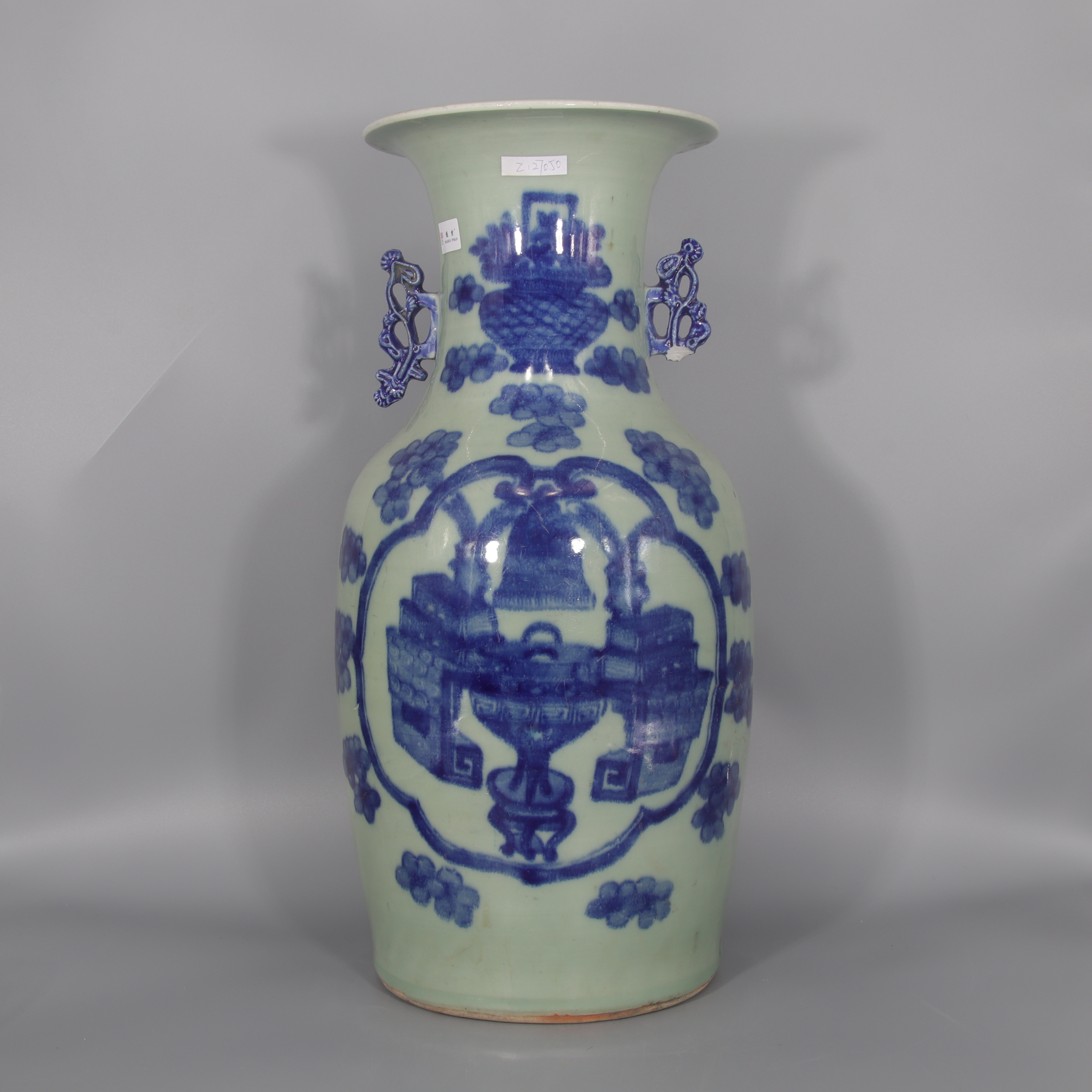 豆青釉青花博古纹双耳瓶   H402-217