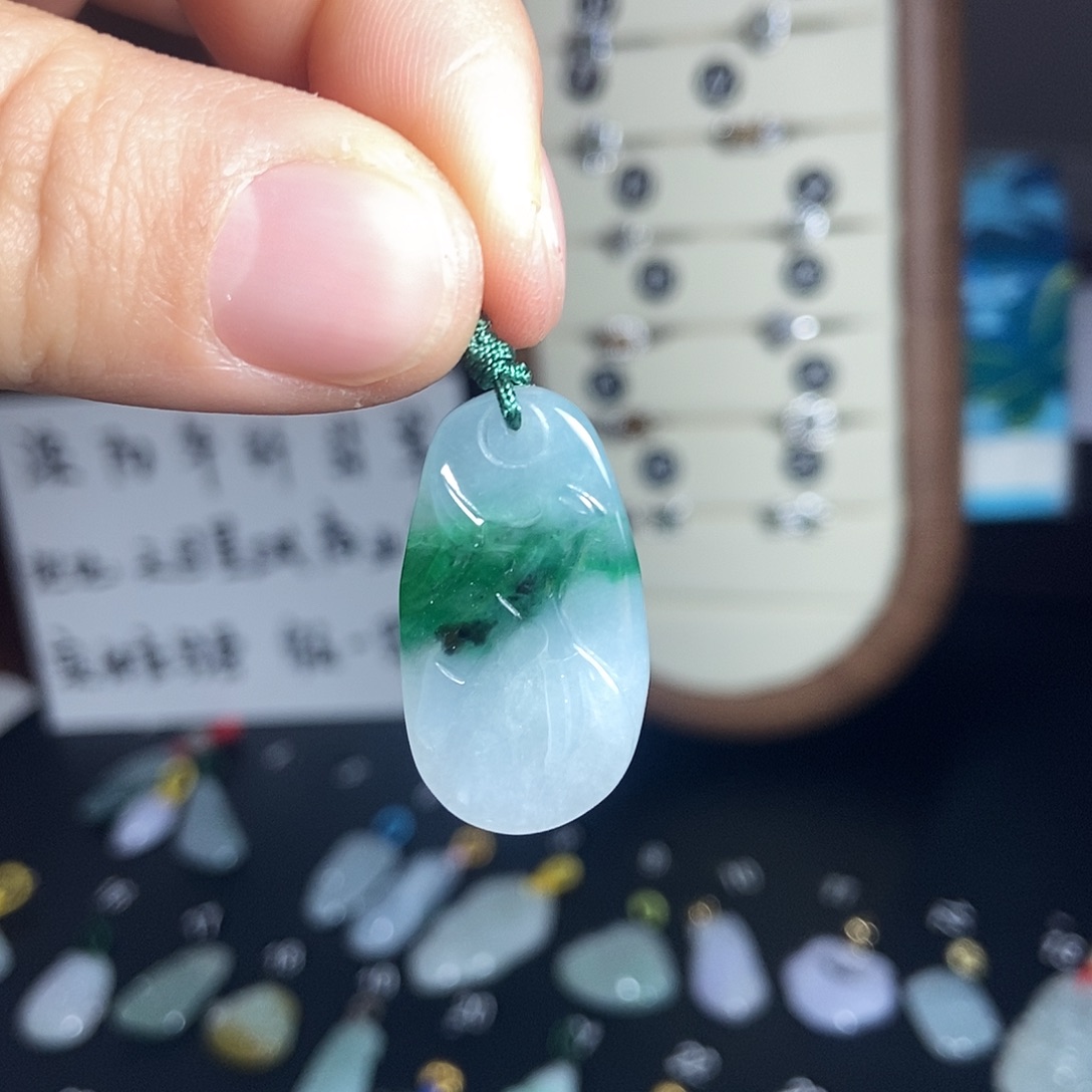 翡翠未镶嵌颈饰5号