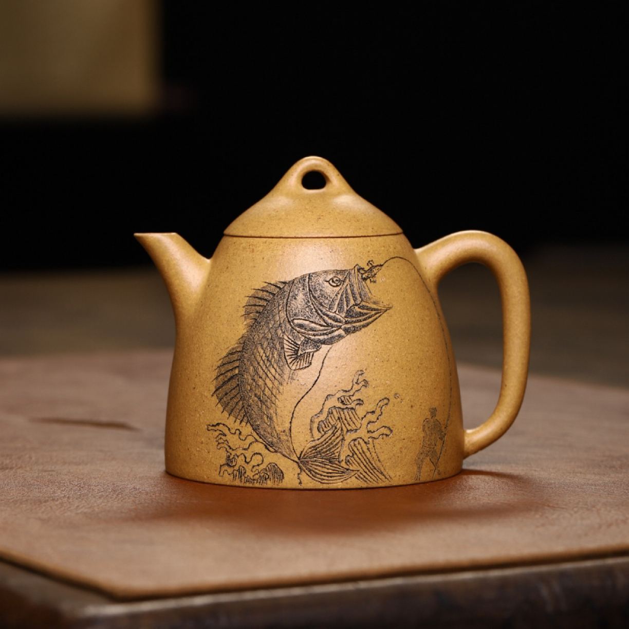 【高秦权】宜兴紫砂壶  全手工制作  黄金段泥  刻绘鱼