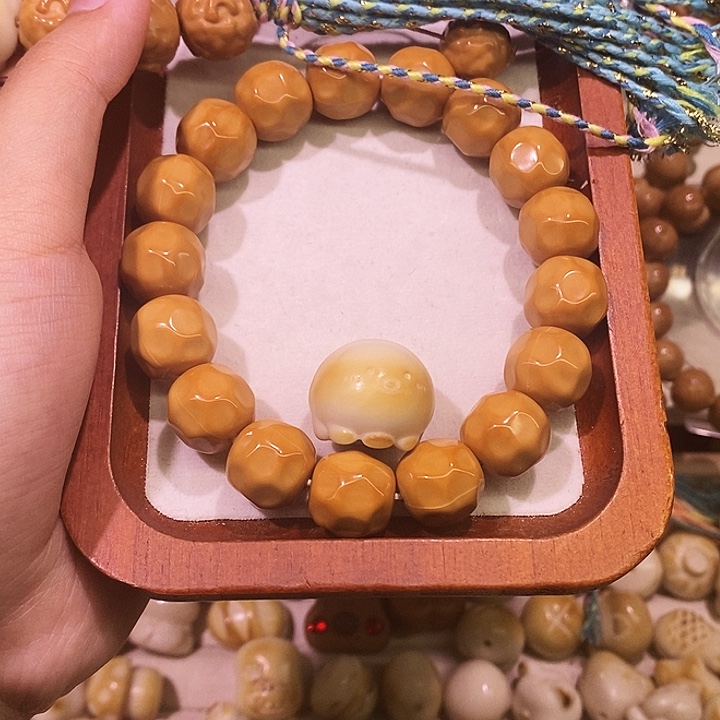 B***E猴头核桃手串全品手持 ➕蓝白流苏