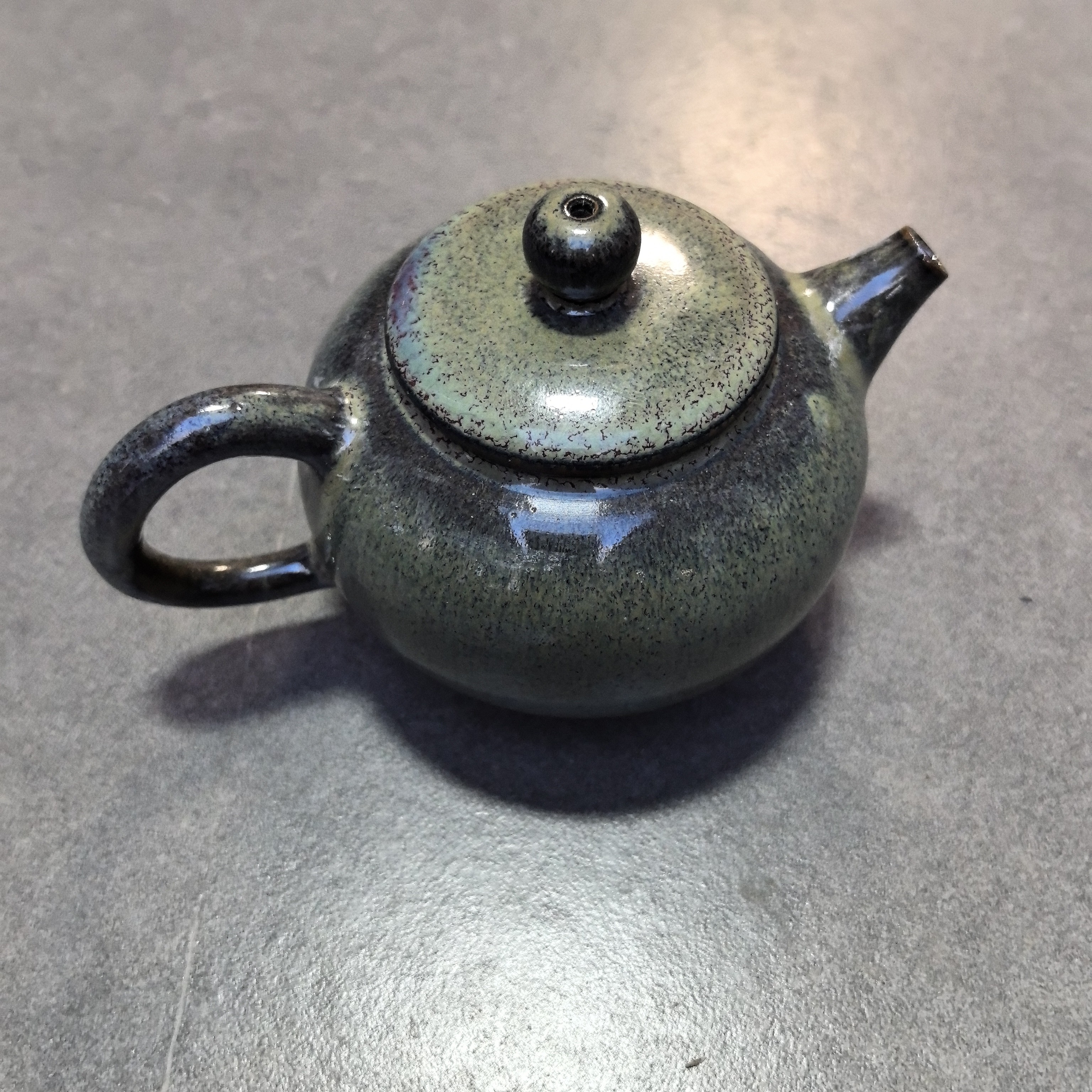 纯手工纯土陶，精致茶壶，容水量200毫升左右