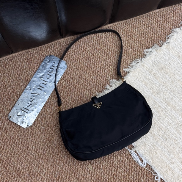 95新 Prada/普拉达 觅时/双面长肩带金扣hobo/118359