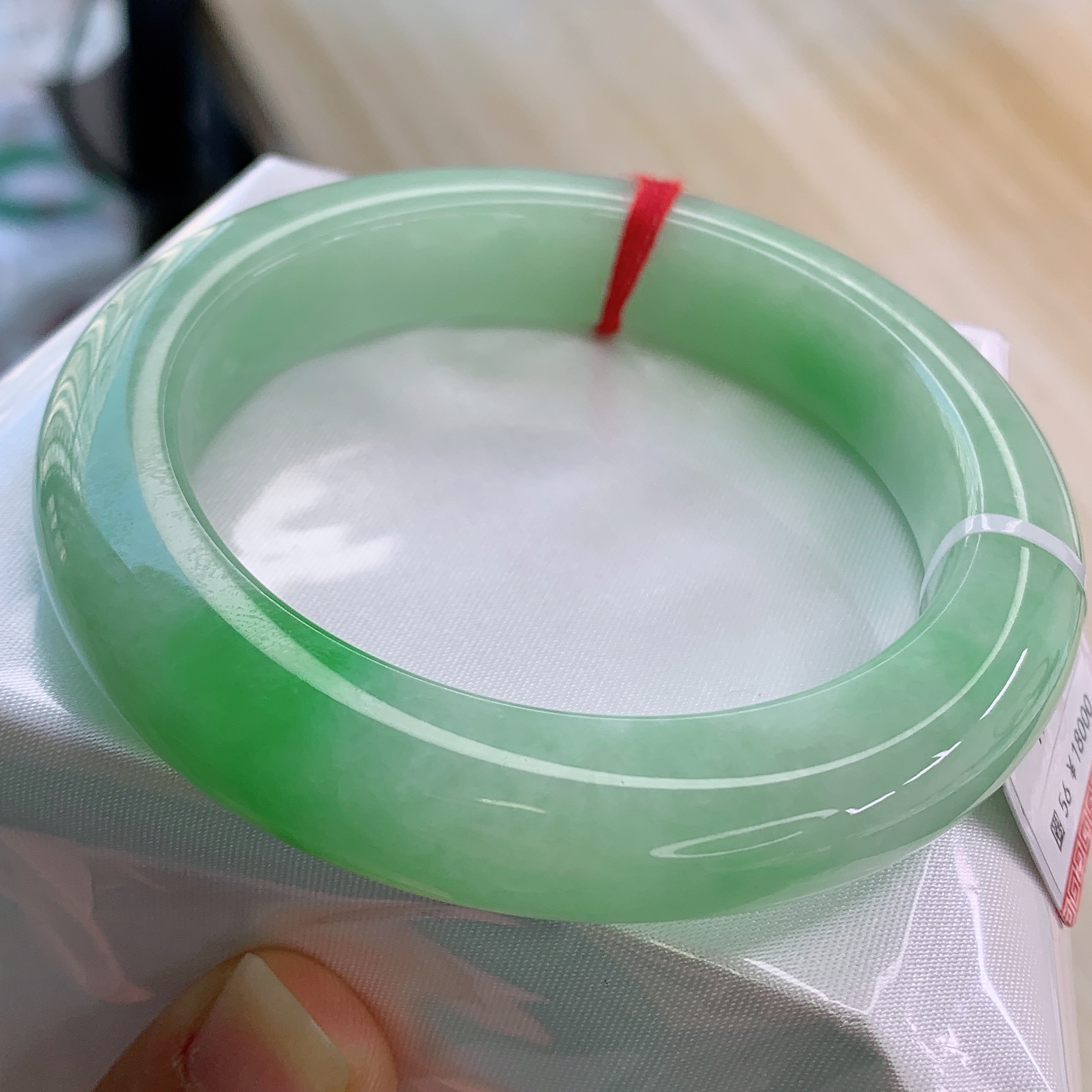 56圈口天然缅甸A货飘阳绿翡翠宽边手镯
