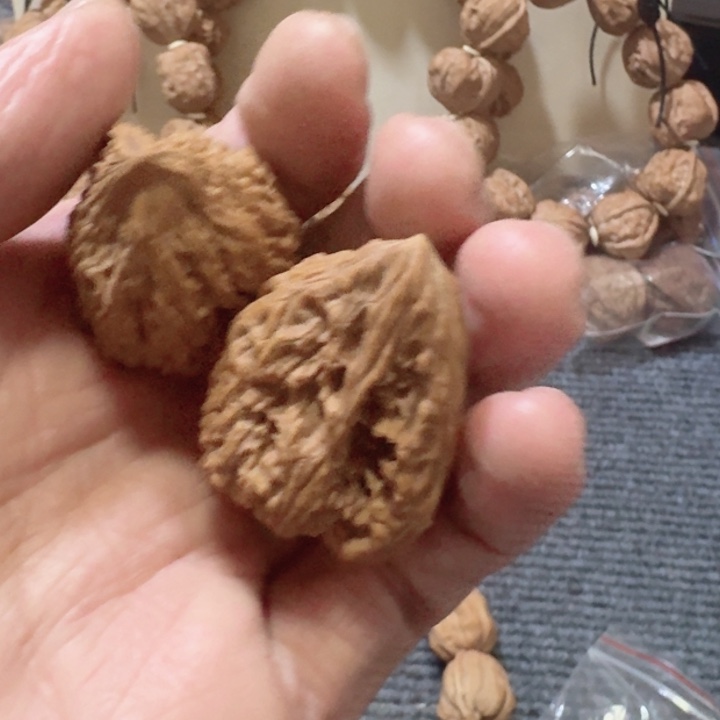 文玩核桃把件南疆石一根筋