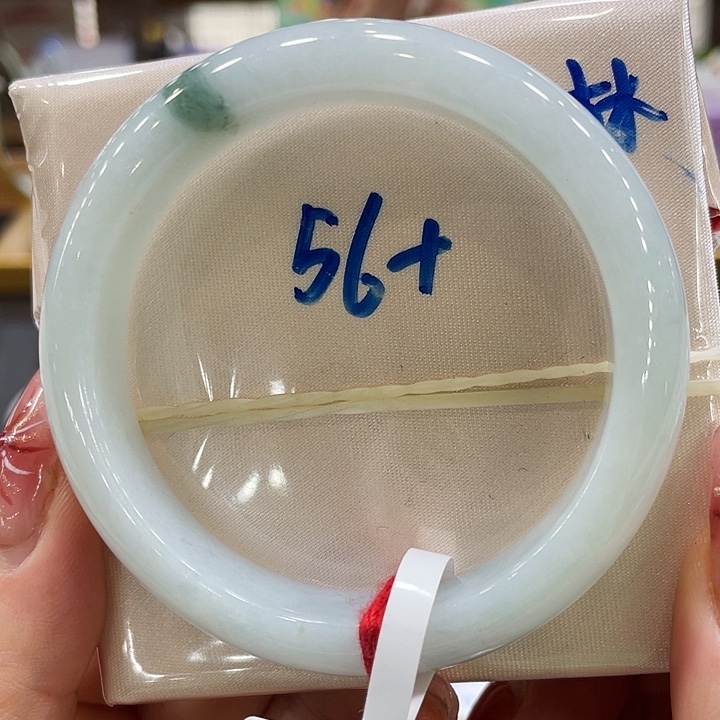 翡翠手镯未镶嵌翡翠手镯