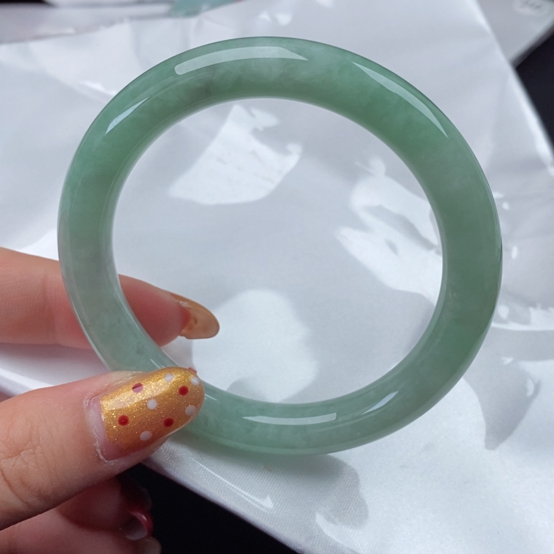 翡翠手镯未镶嵌55圆条