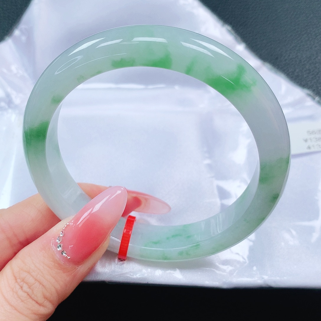 翡翠手镯未镶嵌56圈