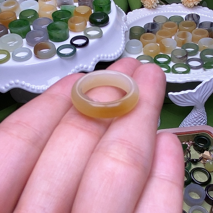 和田玉戒指未镶嵌16.8蛋黄包