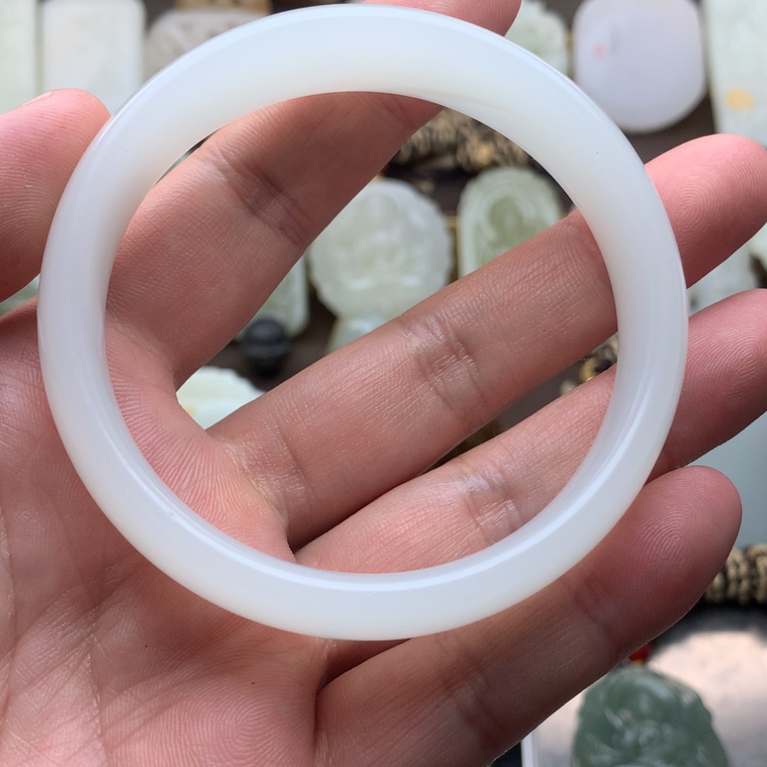 【闪购商品】石英质玉手镯未镶嵌