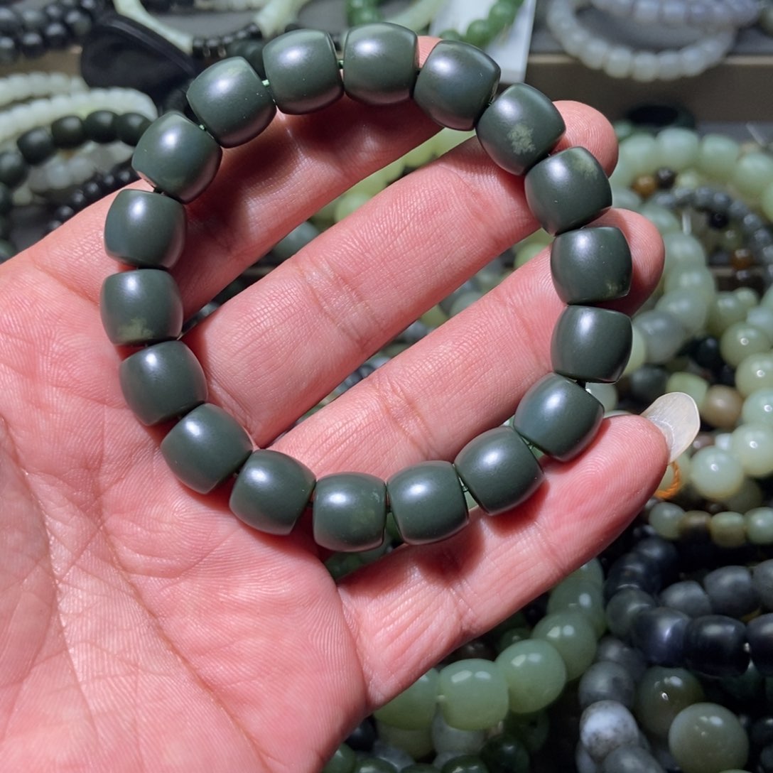 和田玉手链未镶嵌抖****）