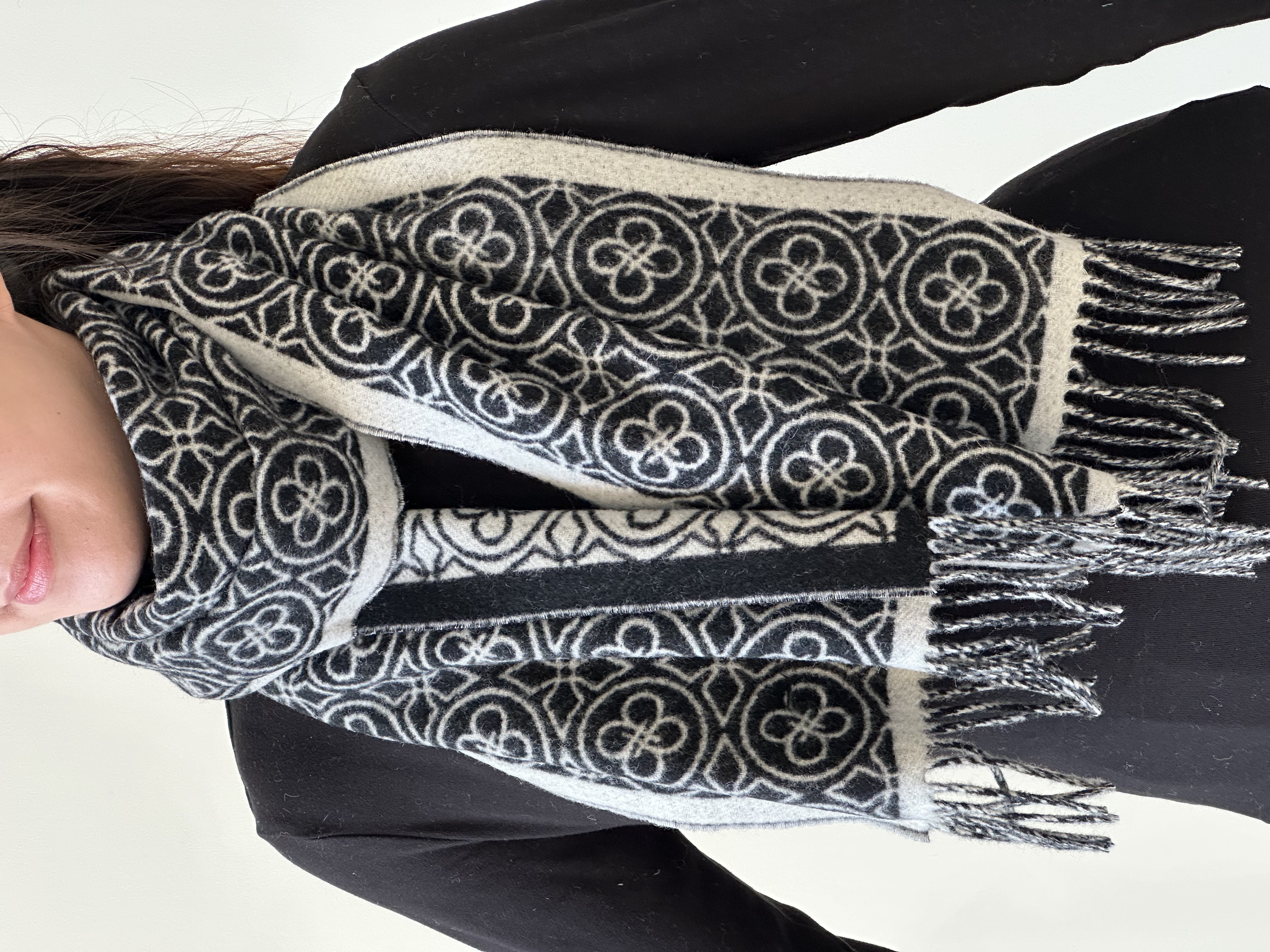 乐持壹店1·【四叶草】 秋冬款保温锁温防风舒适经典百搭时尚围巾