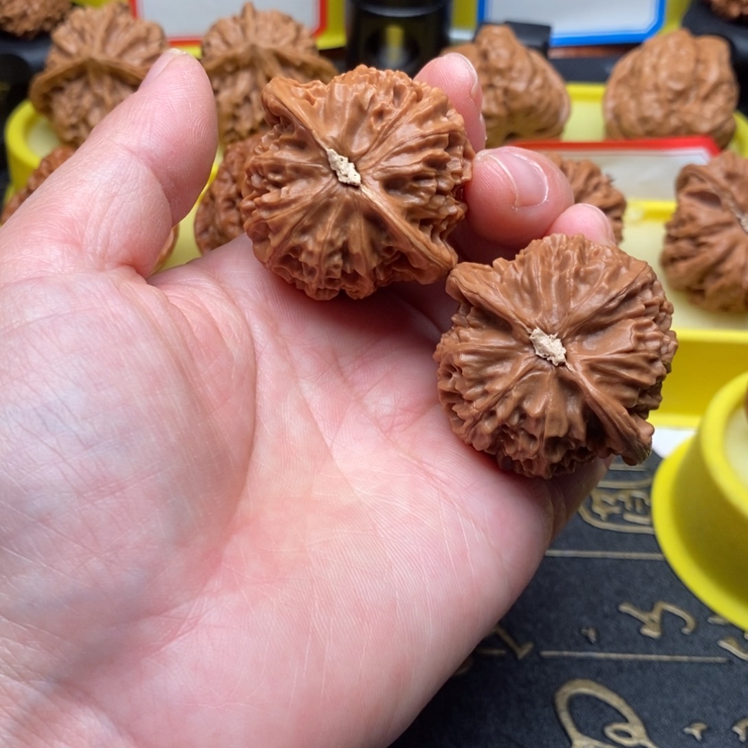 拾***哥文玩核桃吊坠宫灯