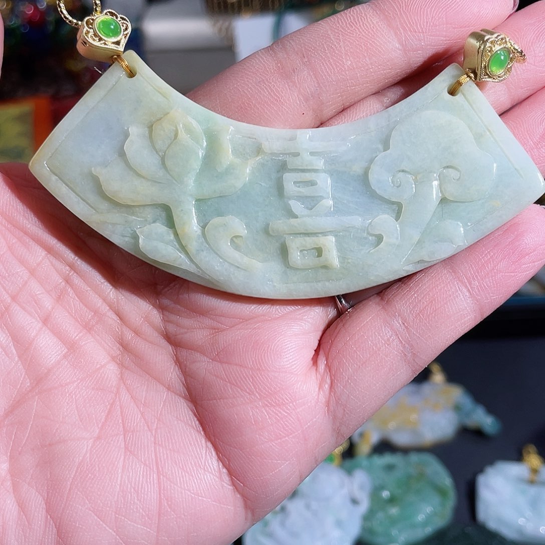 翡翠颈饰未镶嵌翡翠老黄翡弯弯