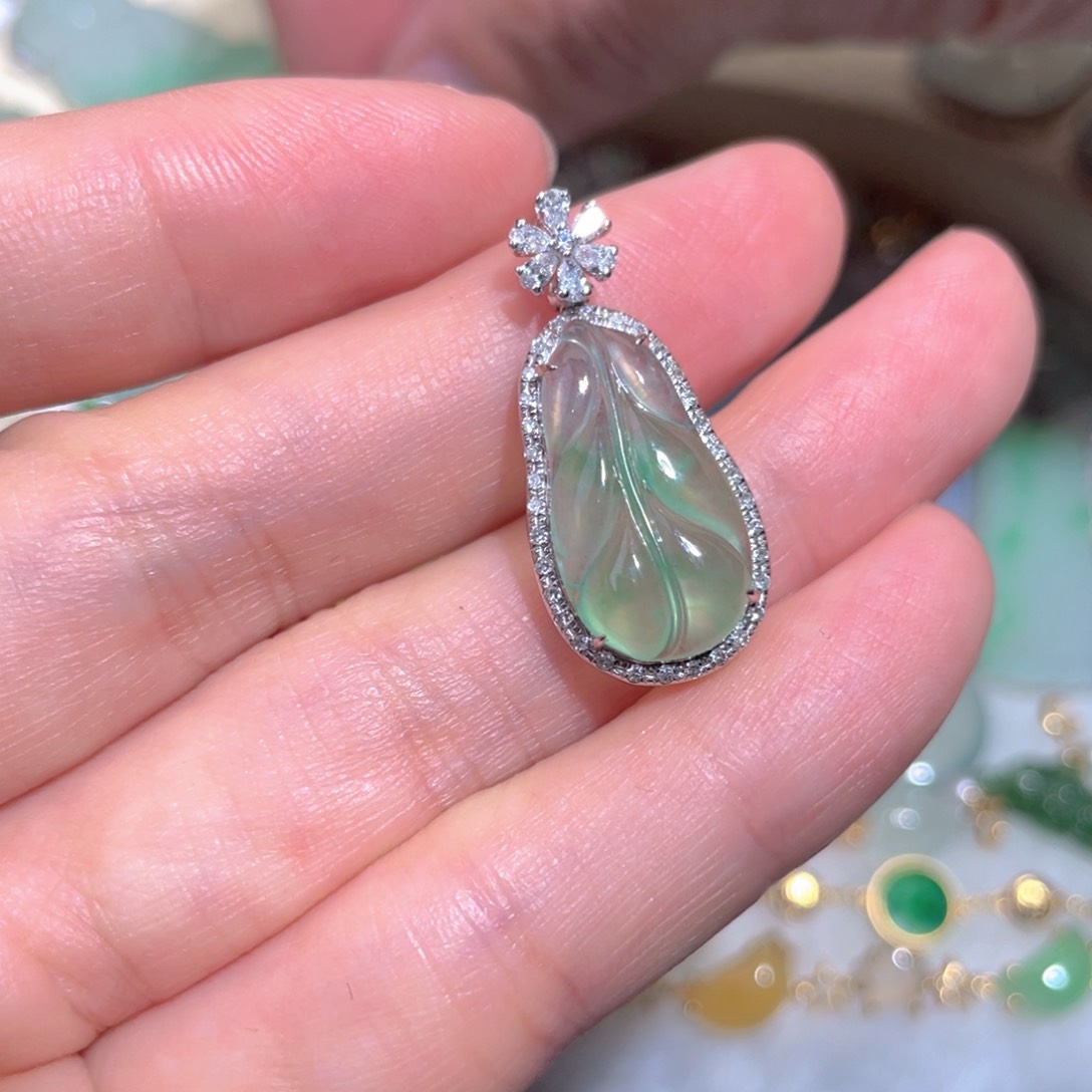 翡翠颈饰18K金镶嵌翡翠