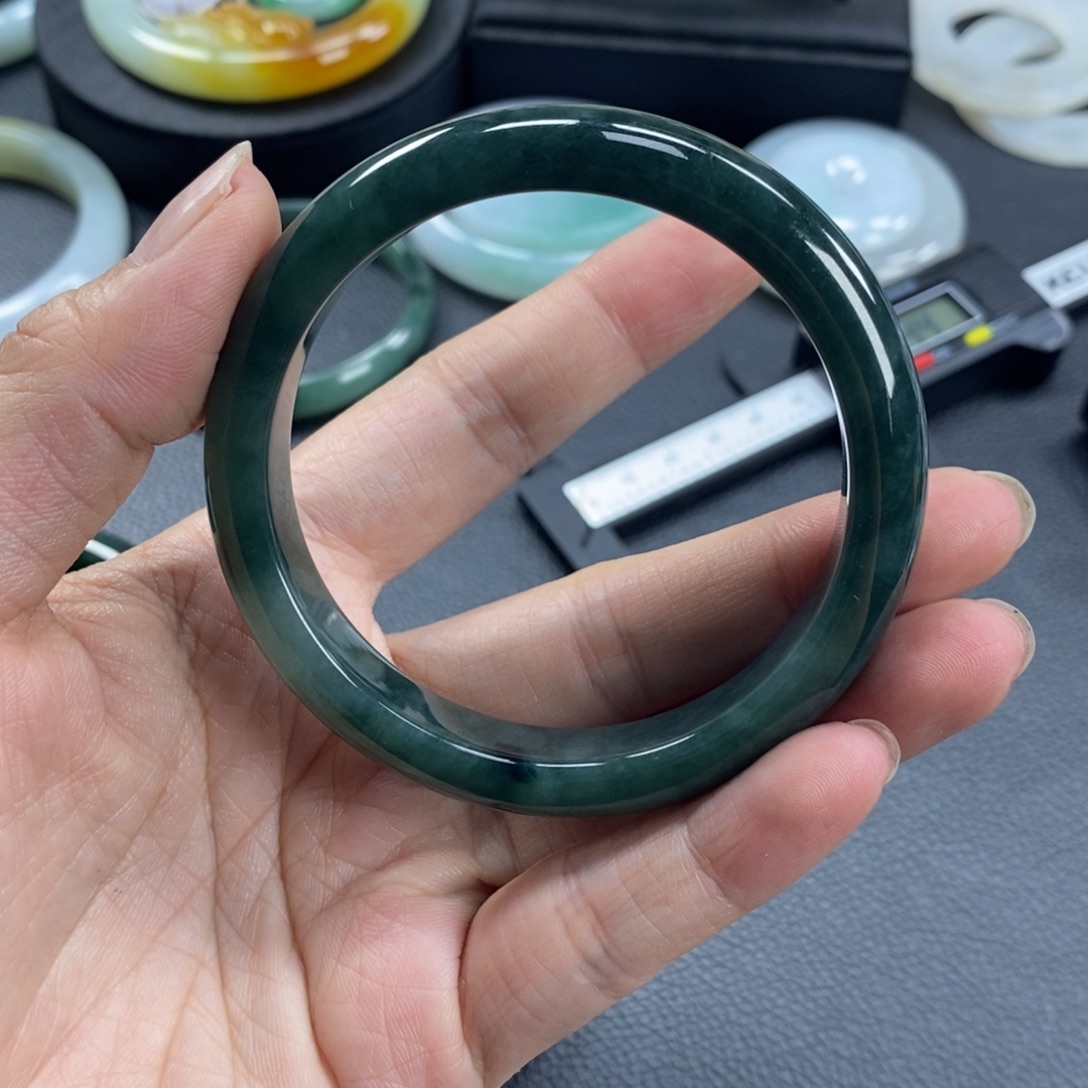 翡翠未镶嵌手镯天然翡翠手镯，55.6