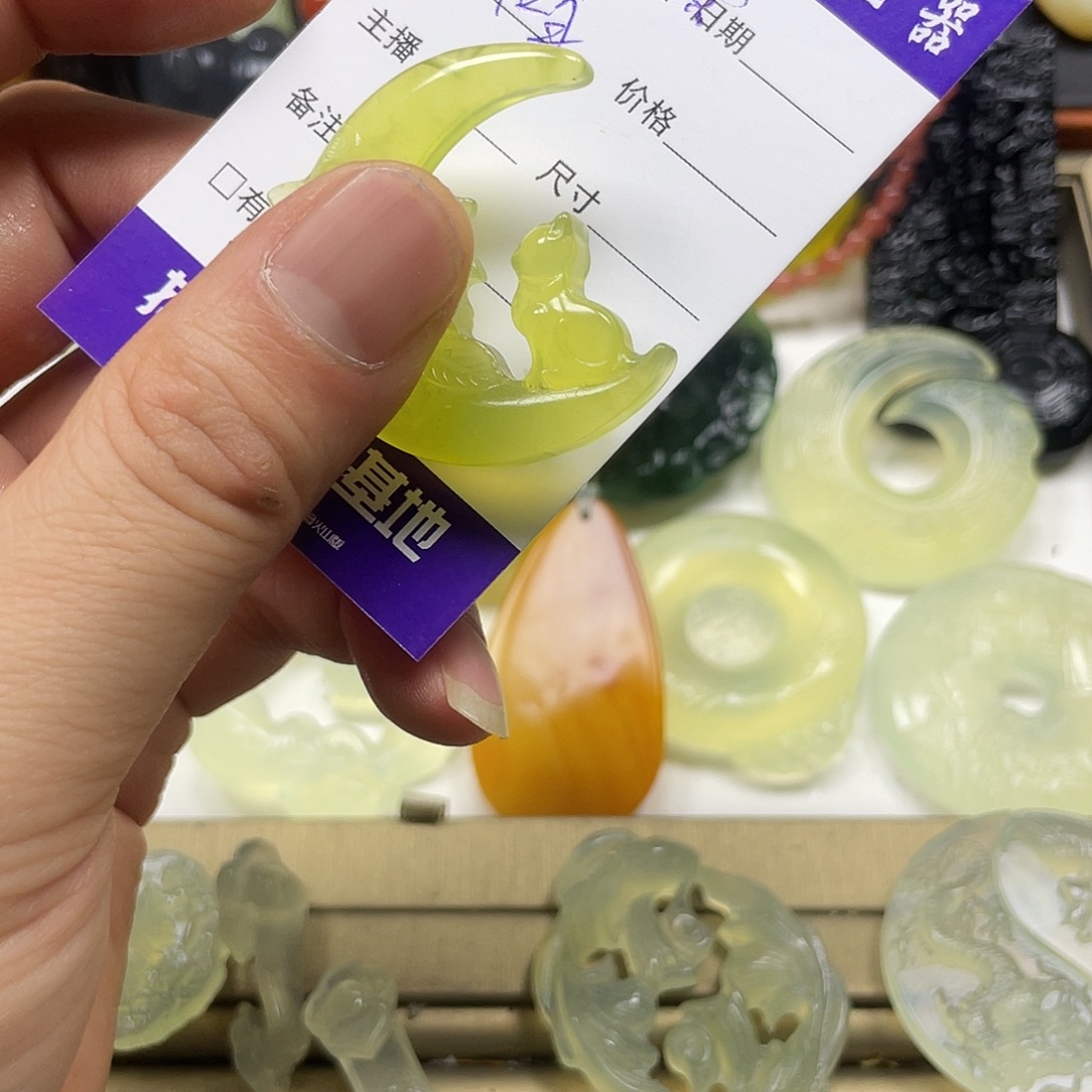 *****蛇纹石玉未镶嵌颈饰