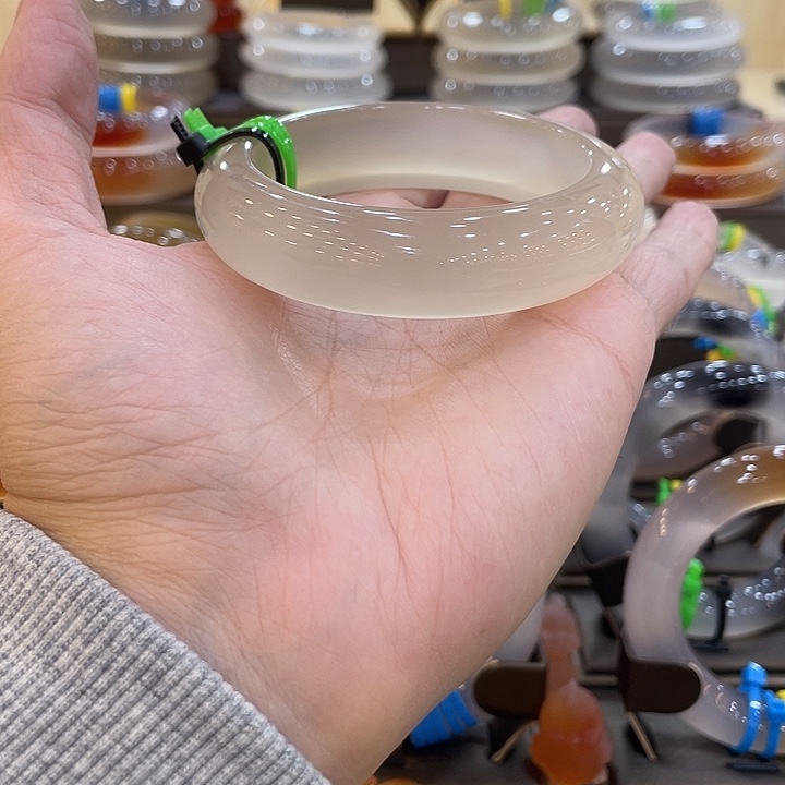 A***花玛瑙/玉髓未镶嵌手镯