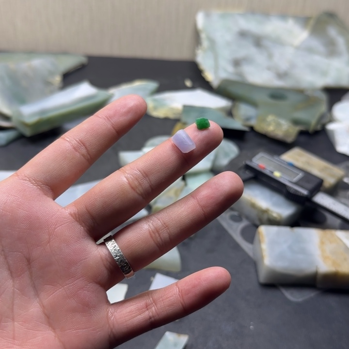 好***醒翡翠未镶嵌颈饰纯天然缅甸翡翠