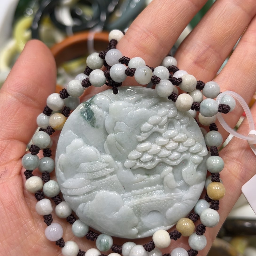 翡翠颈饰未镶嵌翡翠