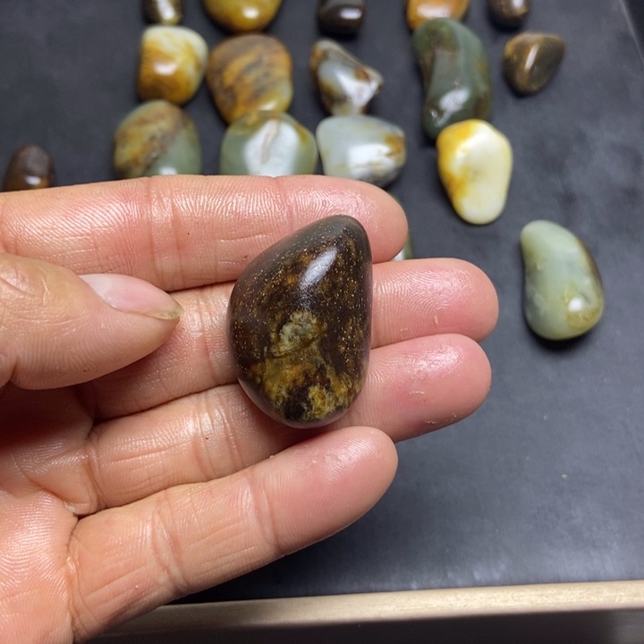 名***剑和田玉（糖玉）未镶嵌珠宝奇石