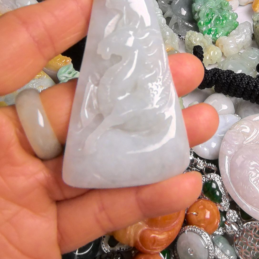 翡翠颈饰未镶嵌吊坠