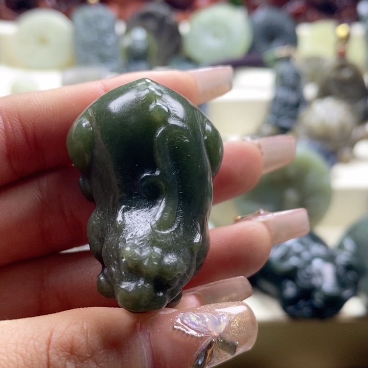 和田玉颈饰未镶嵌请***总