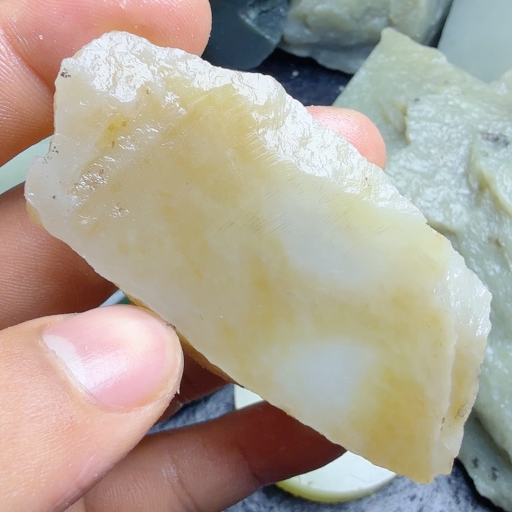 和田玉（糖玉）未镶嵌珠宝奇石