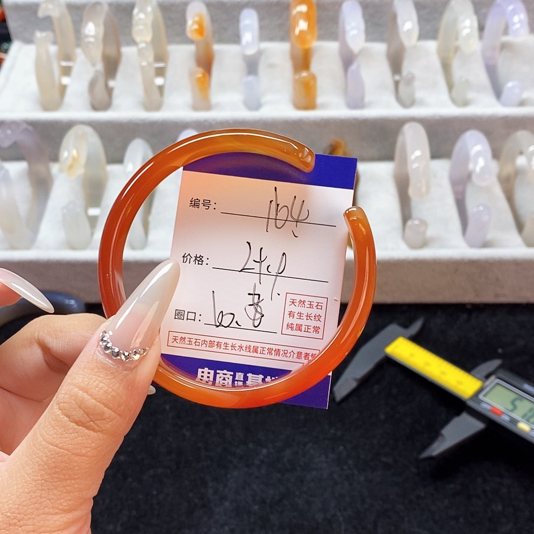 玛瑙/玉髓手镯未镶嵌164