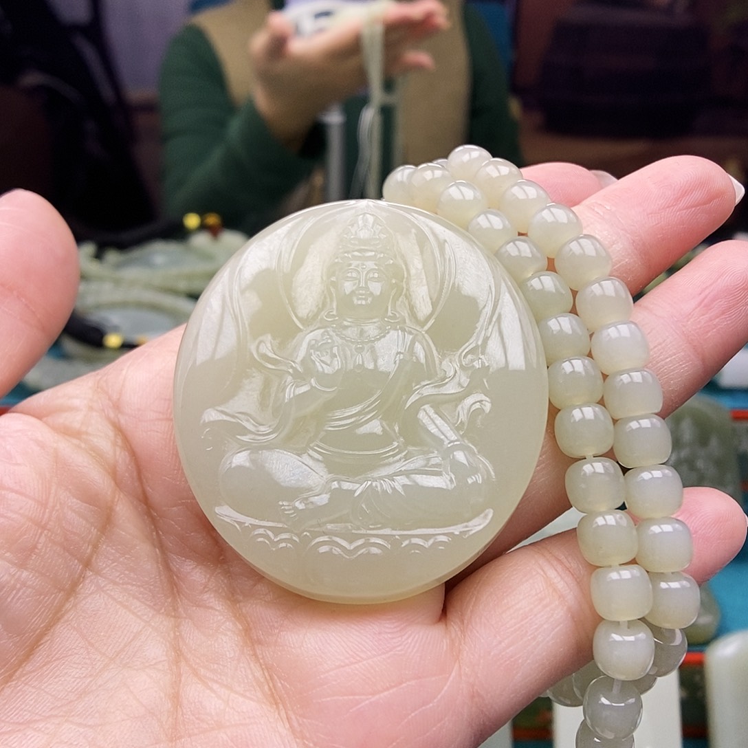 和田玉未镶嵌颈饰观音