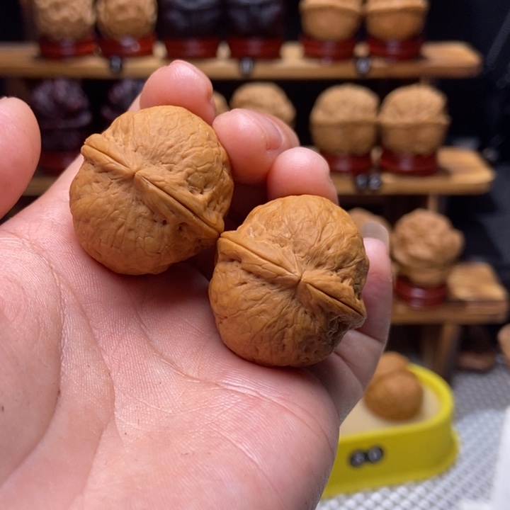 文玩核桃吊坠龙珠38