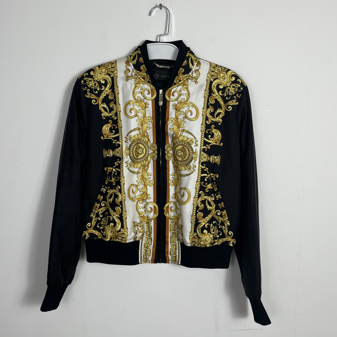 99新 VERSACE/范思哲 范思哲巴洛克满印外套/38码