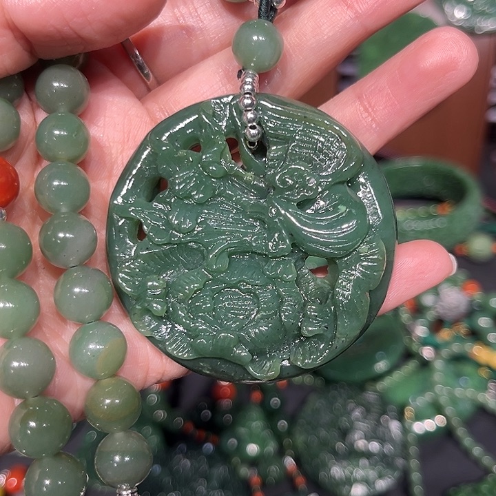 颈饰未镶嵌和田玉（糖玉）