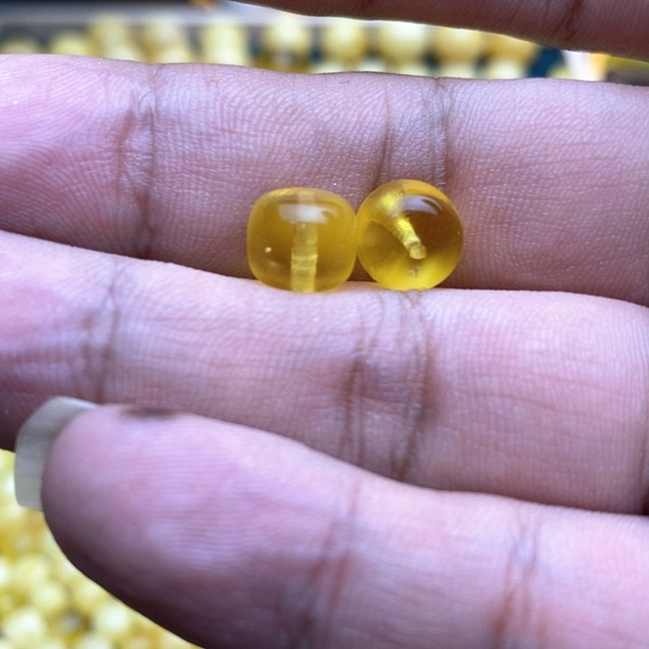 琥珀裸石未镶嵌14号9.1*7.9老型2颗