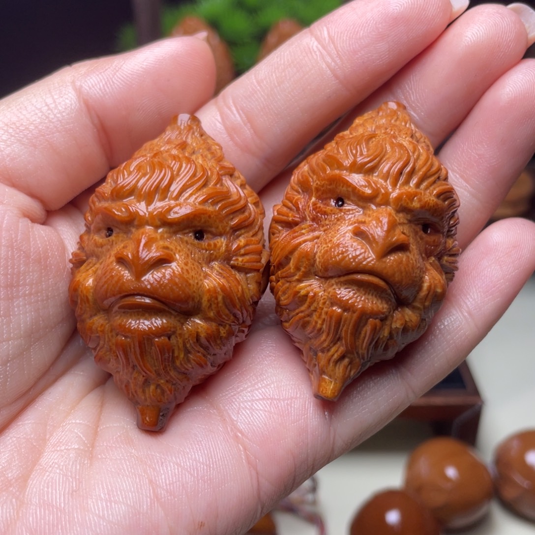 橄榄核吊坠大圣手球