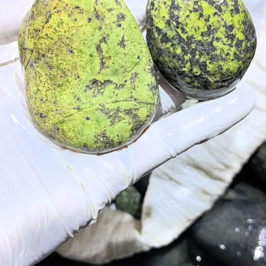 用***7藏玉药王石原石两个
