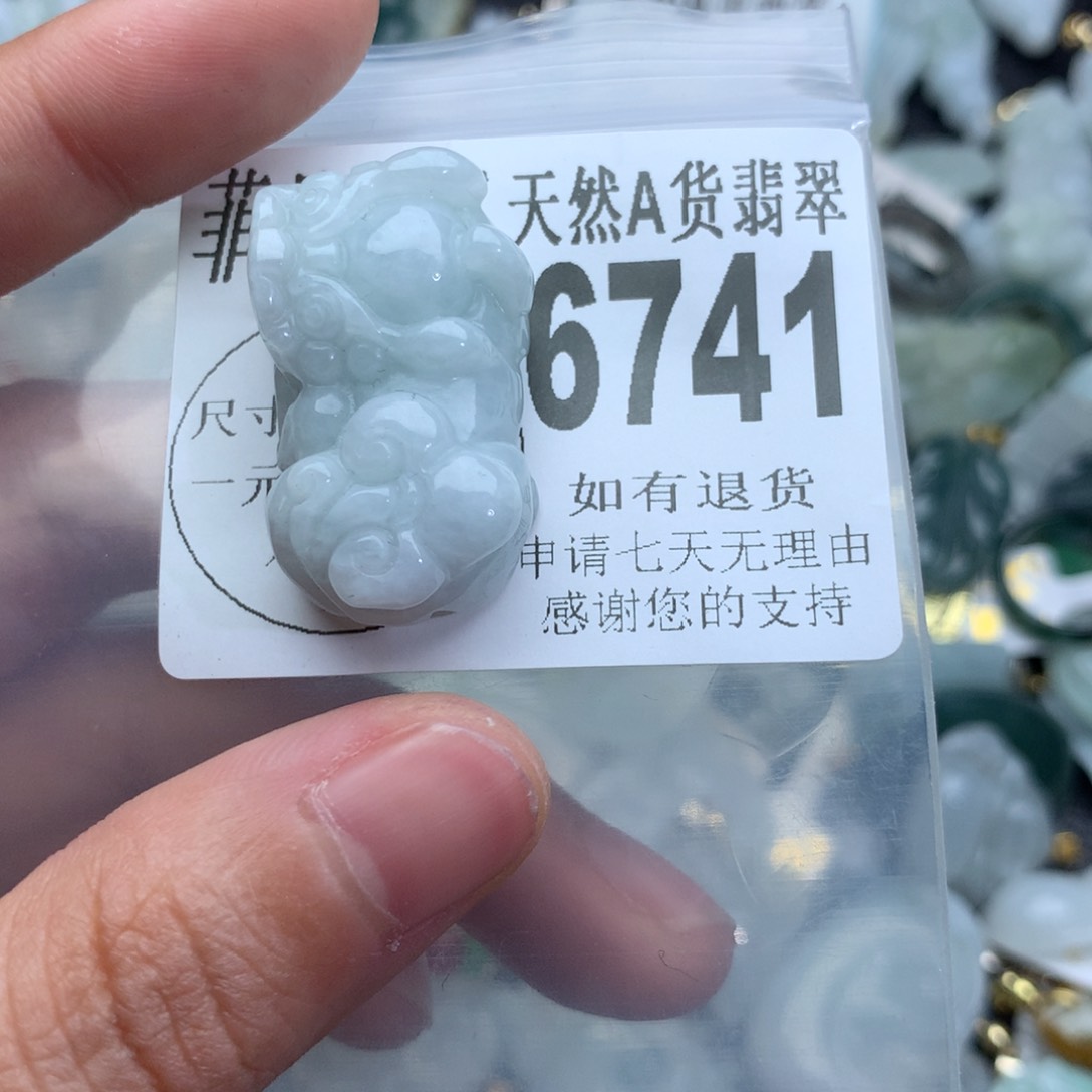 翡翠颈饰未镶嵌6741。