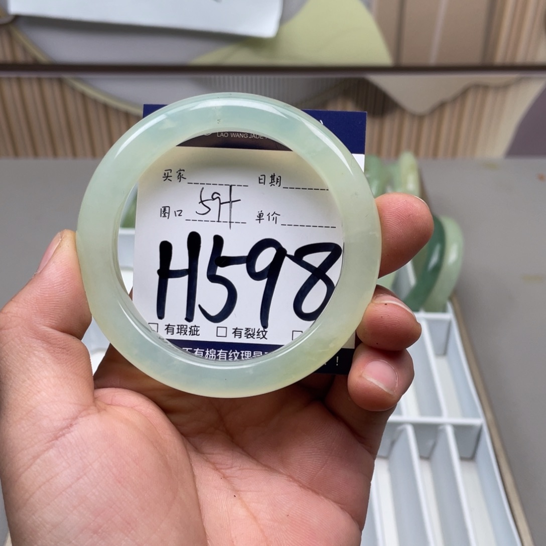 岫玉手镯手镯未镶嵌