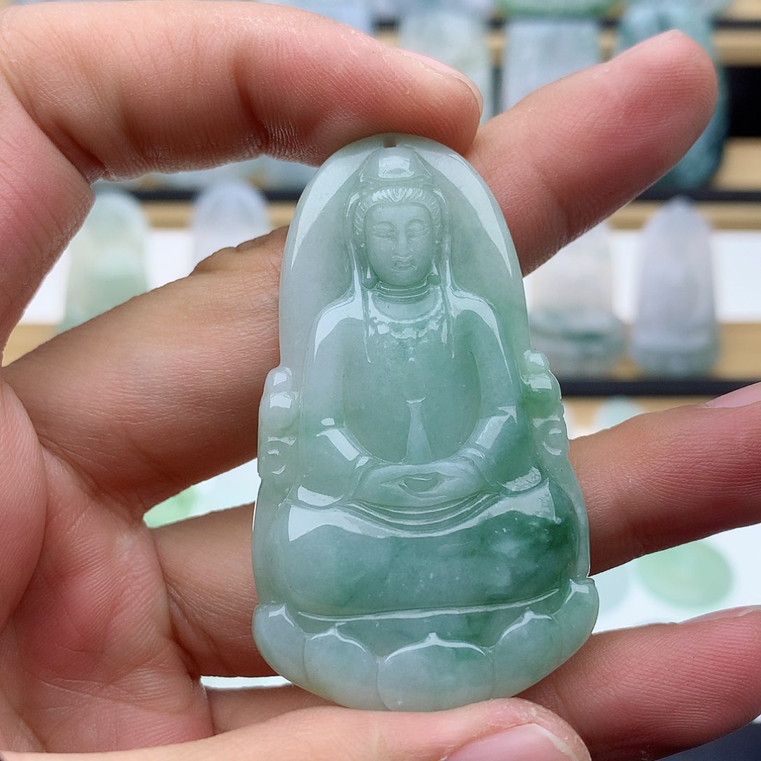 翡翠颈饰未镶嵌素衣观音