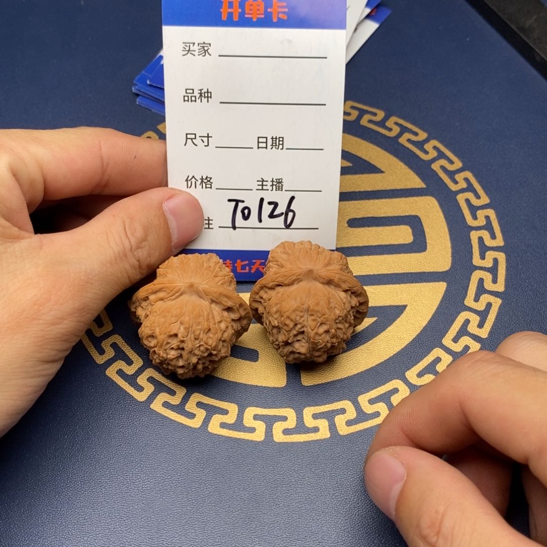 文玩核桃把件37血麒麟126