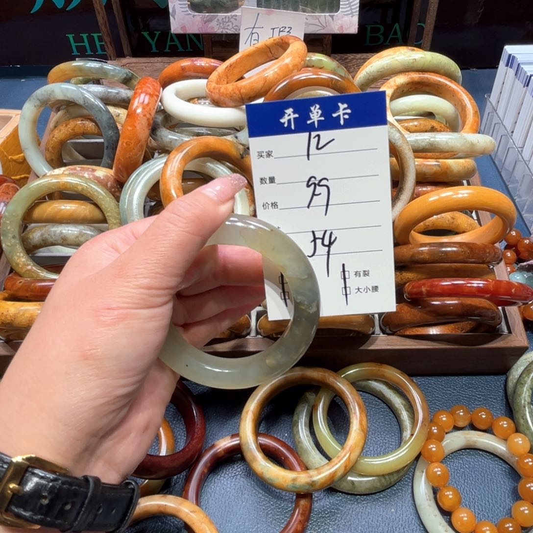 莜***栳蛇纹石玉未镶嵌手镯