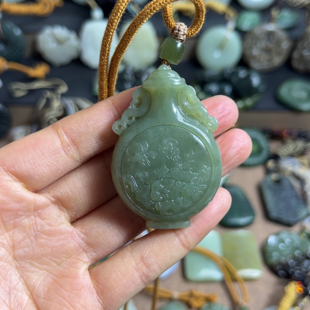 和田玉（糖玉）未镶嵌颈饰