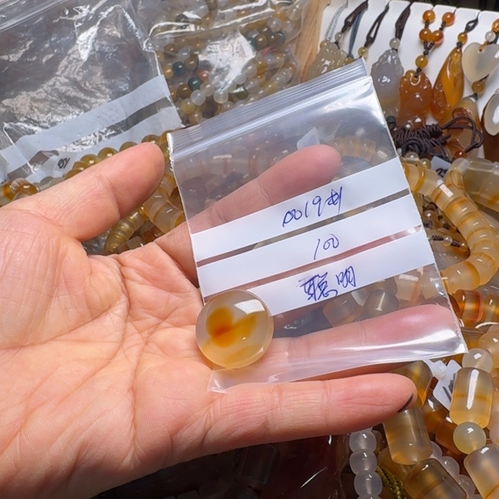 聪****玛瑙/玉髓未镶嵌颈饰