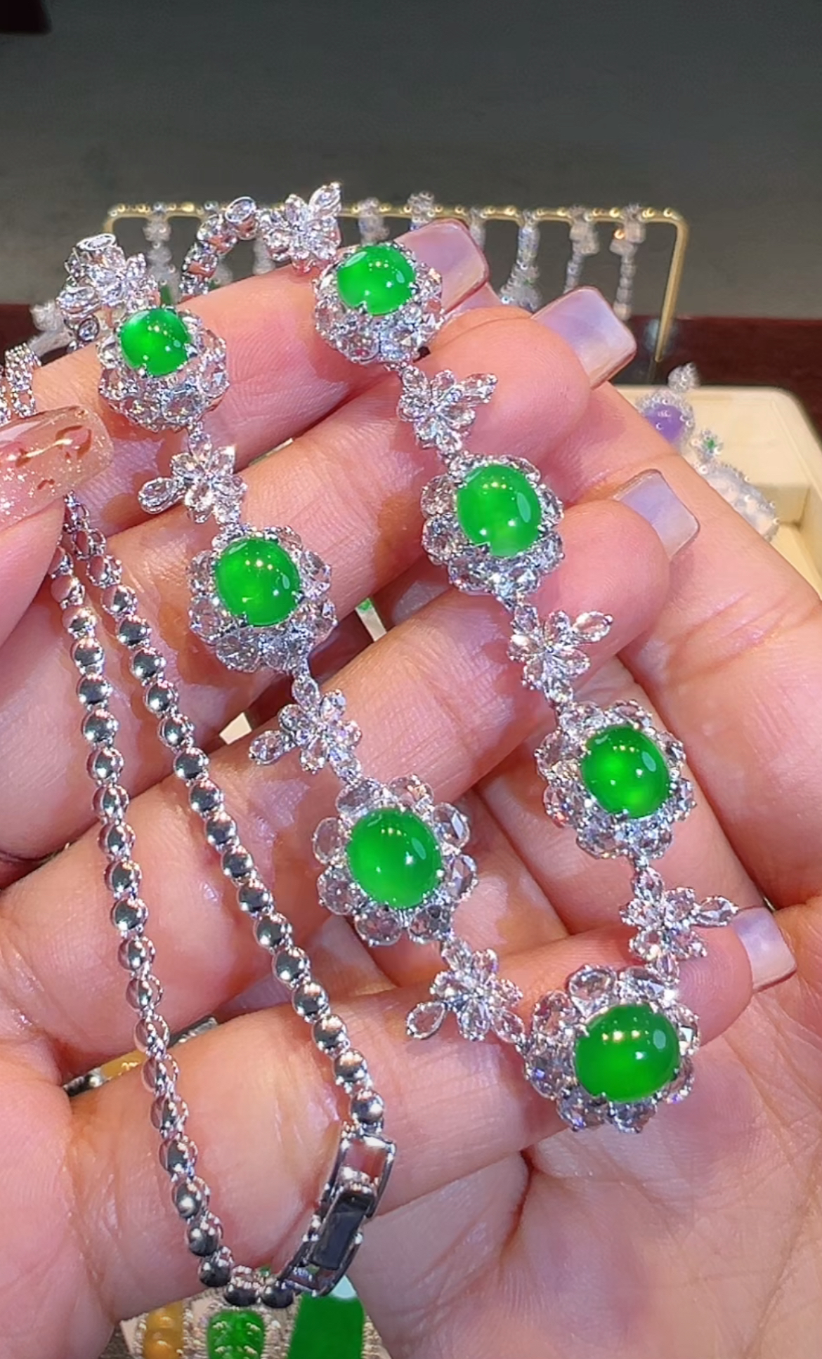 高冰阳绿起光蛋面套链